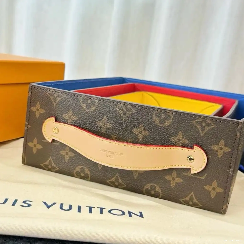 LV TRAY CUSTOM WITH HANDLE DESK 0501